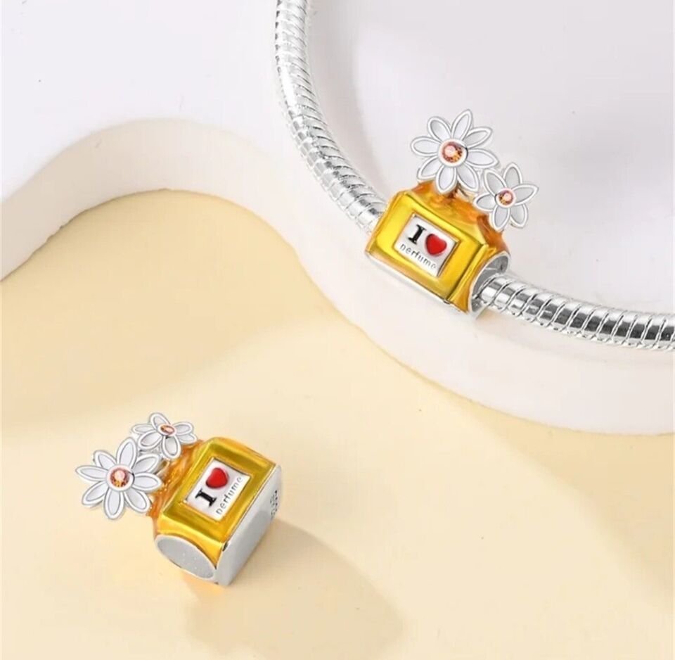 Love Perfume Daisy Flower Charm