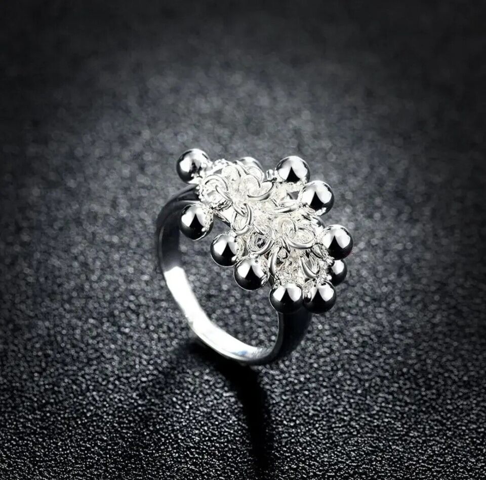 Dangling Round Beads Ring