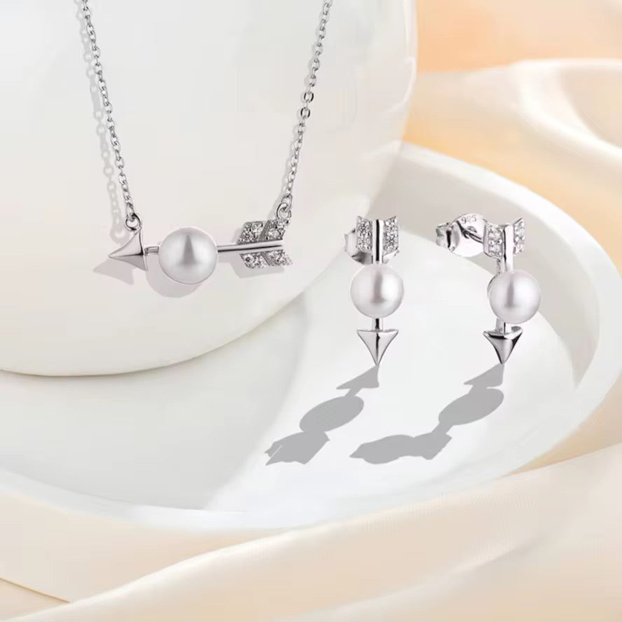 Arrow in Natural Pearl Earring & Necklace Set