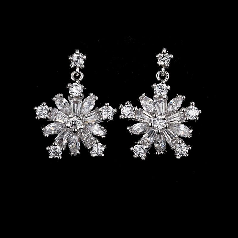 Sparkling Zirconia Snowflakes Stud Earrings