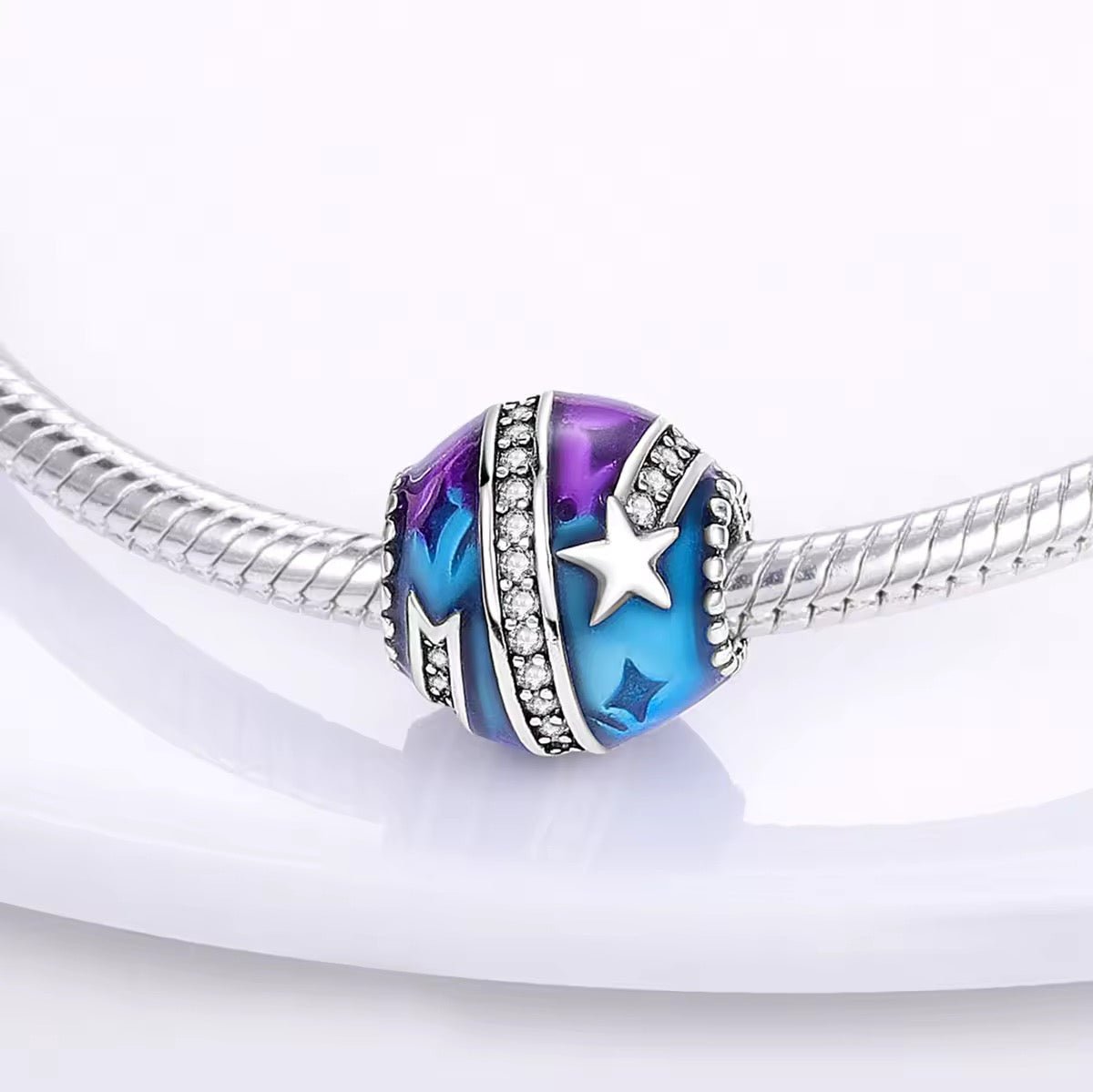 Comet around the Earth Charm - bellissi