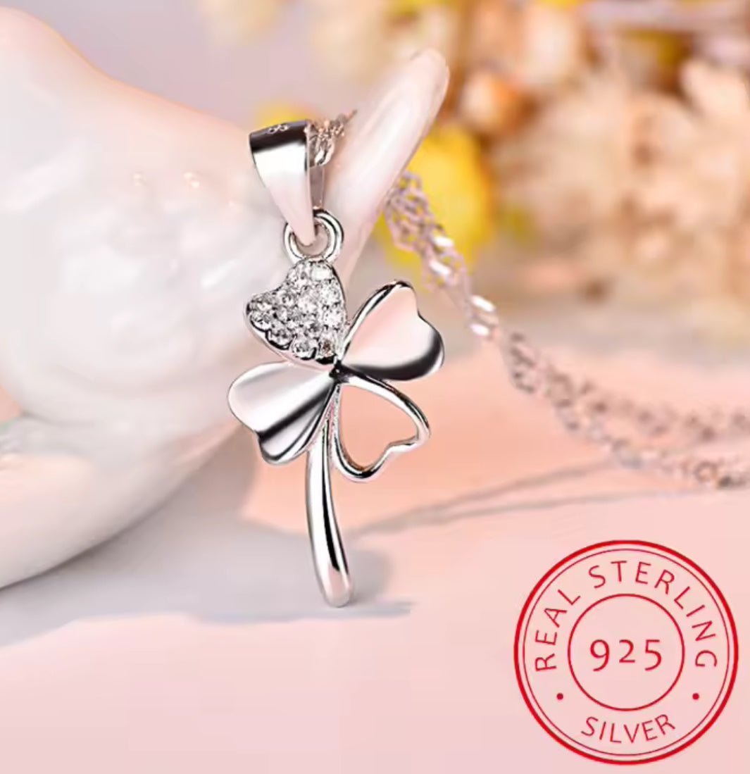 Cute Clover Necklace - bellissi