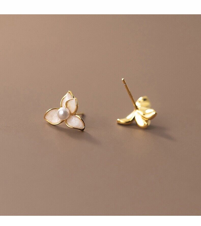 Flower With Pearl Stud Earrings - bellissi