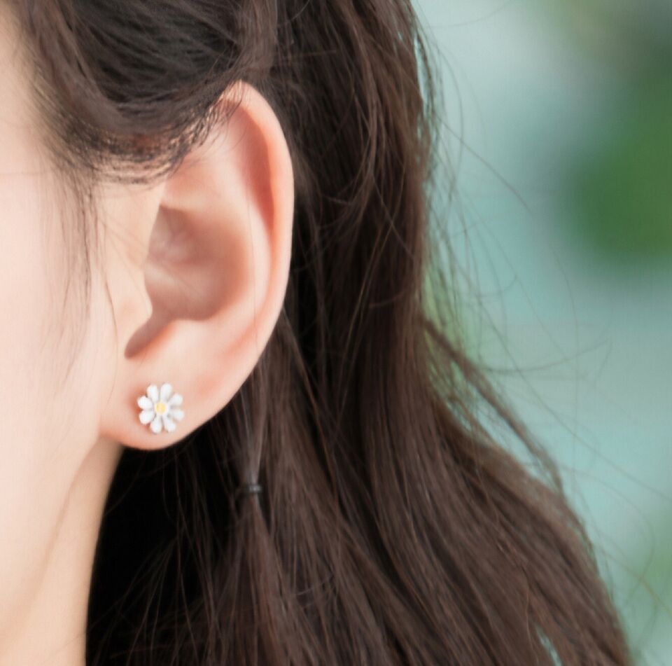 Sparkling Bee & Daisy Stud Earrings - bellissi