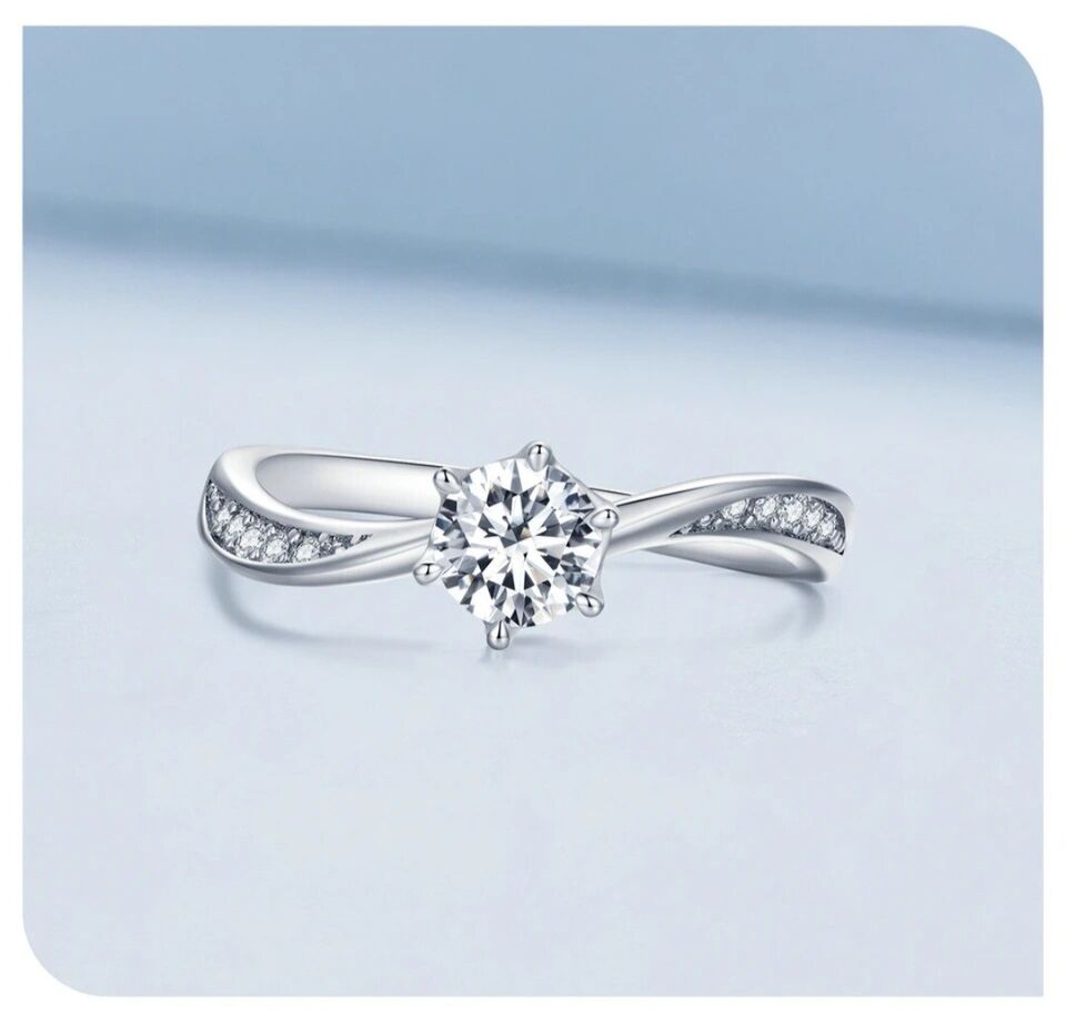Sparkling Ring With Cubic Zirconia - bellissi