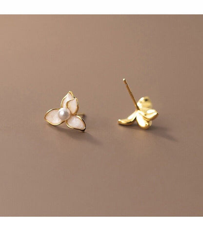 Flower With Pearl Stud Earrings