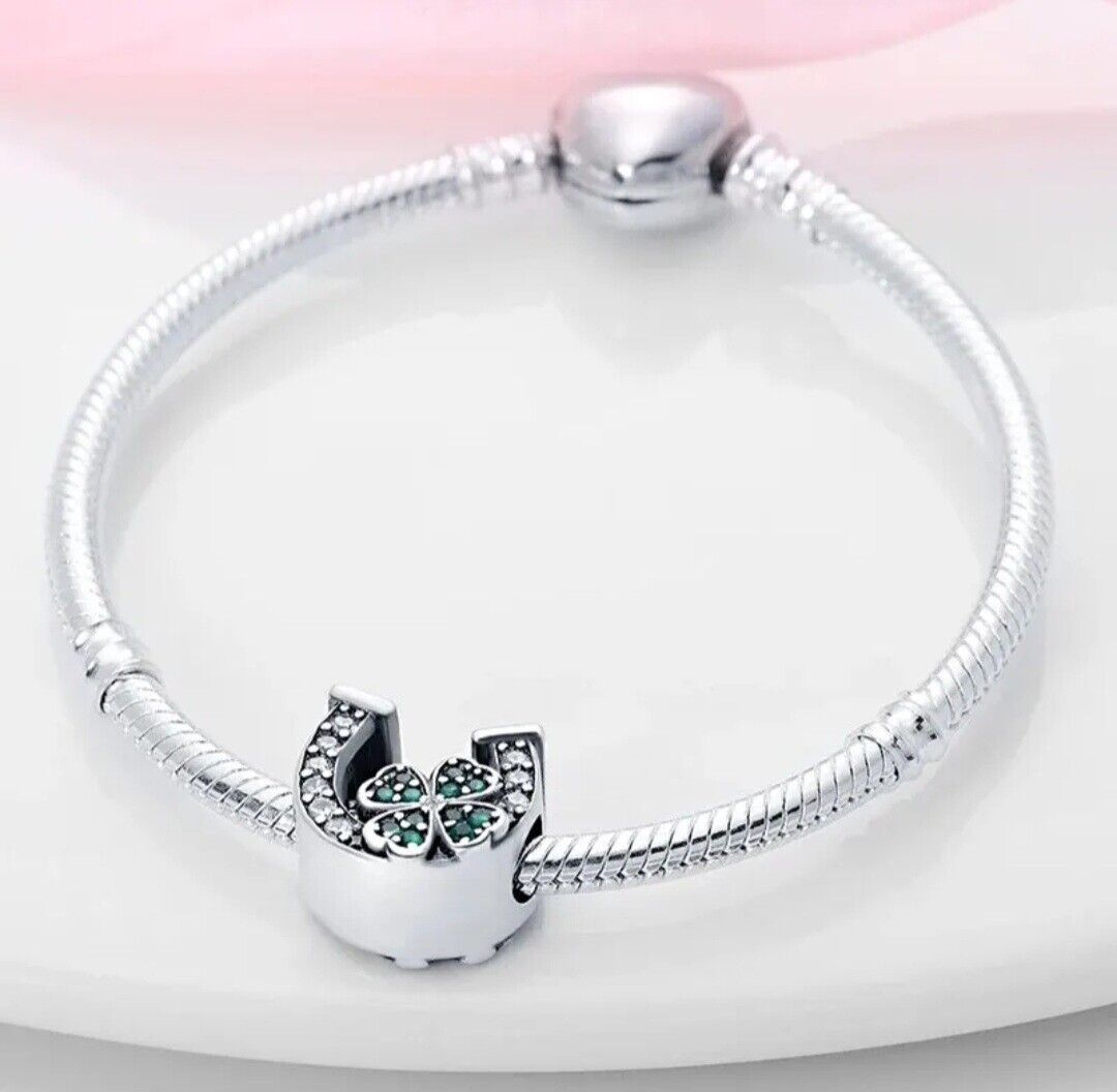 Heart Clover Green in Horseshoe L Charm