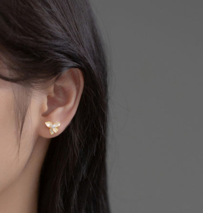 Flower With Pearl Stud Earrings
