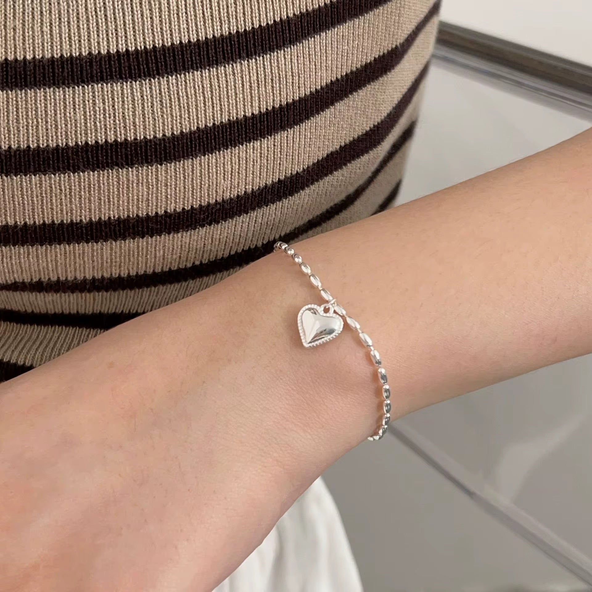 Minimalist heart bracelet delicate chain jewelry romantic charm bracelet for women elegant everyday wear
