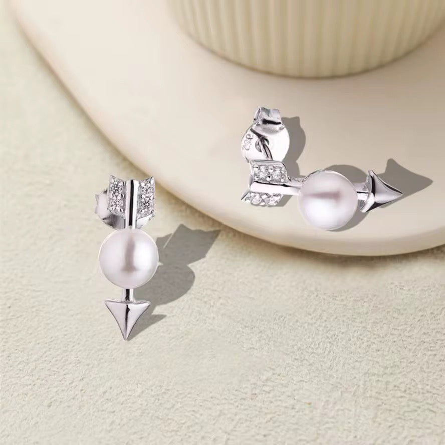 Arrow in Natural Pearl Earring & Necklace Set