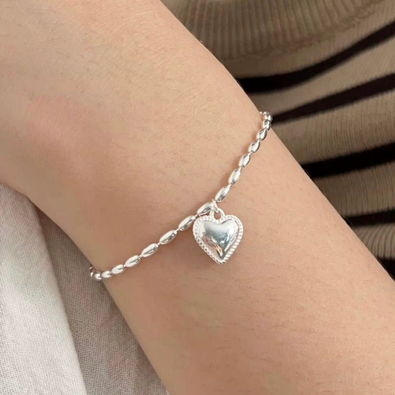 Minimalist heart bracelet delicate chain jewelry romantic charm bracelet for women elegant everyday wear