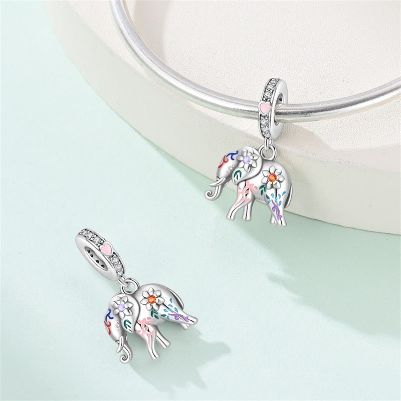 Lucky Elephant Charm whit Flowers