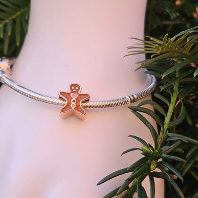 Christmas gingerbread man charm in sterling silver S925 with festive detail