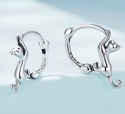 Climbing Cat Earrings - bellissi