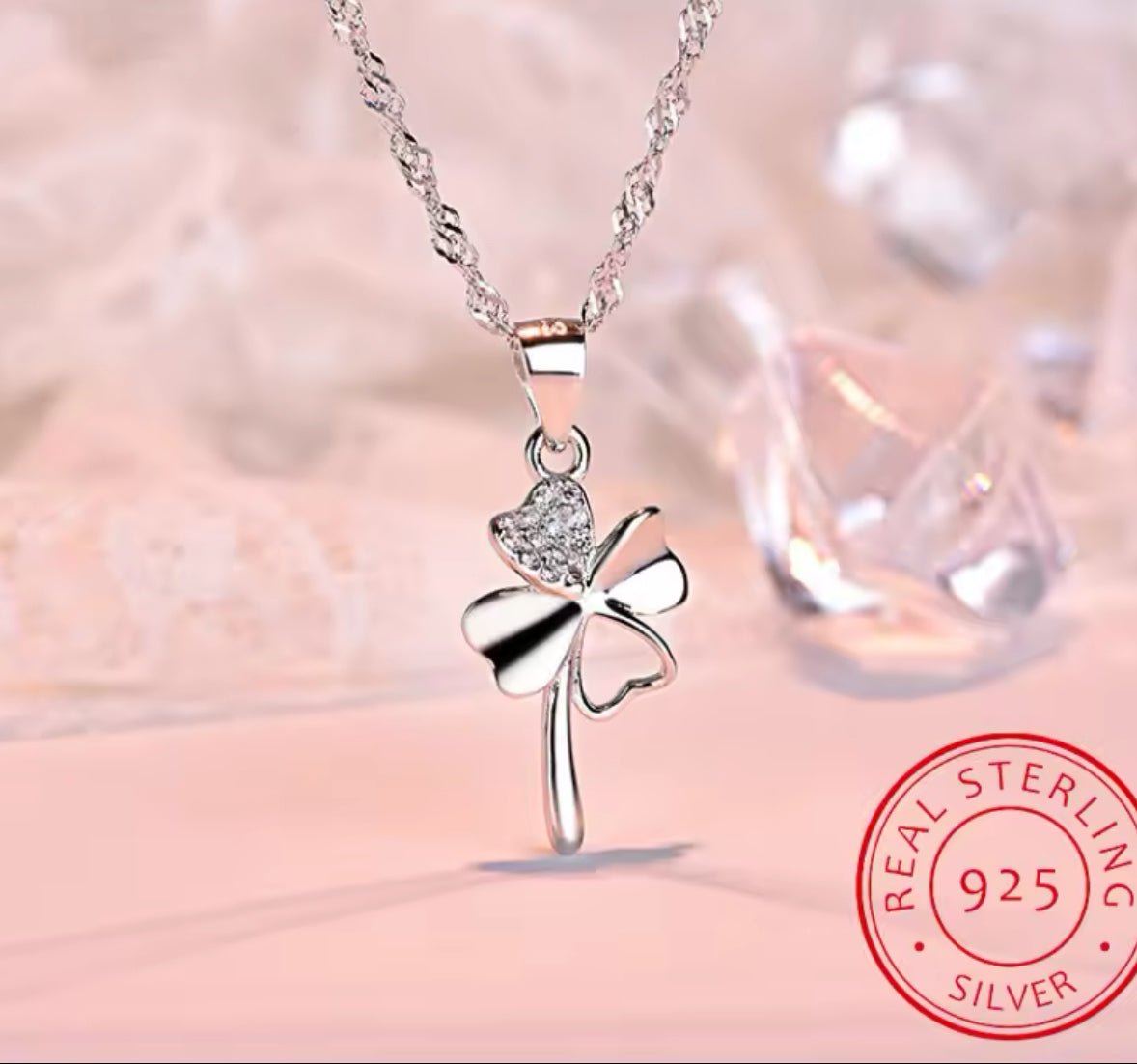 Cute Clover Necklace - bellissi