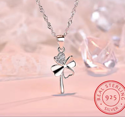 Cute Clover Necklace - bellissi