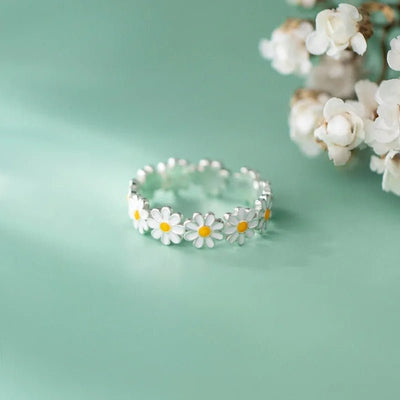 Daisy Flower Ring - bellissi