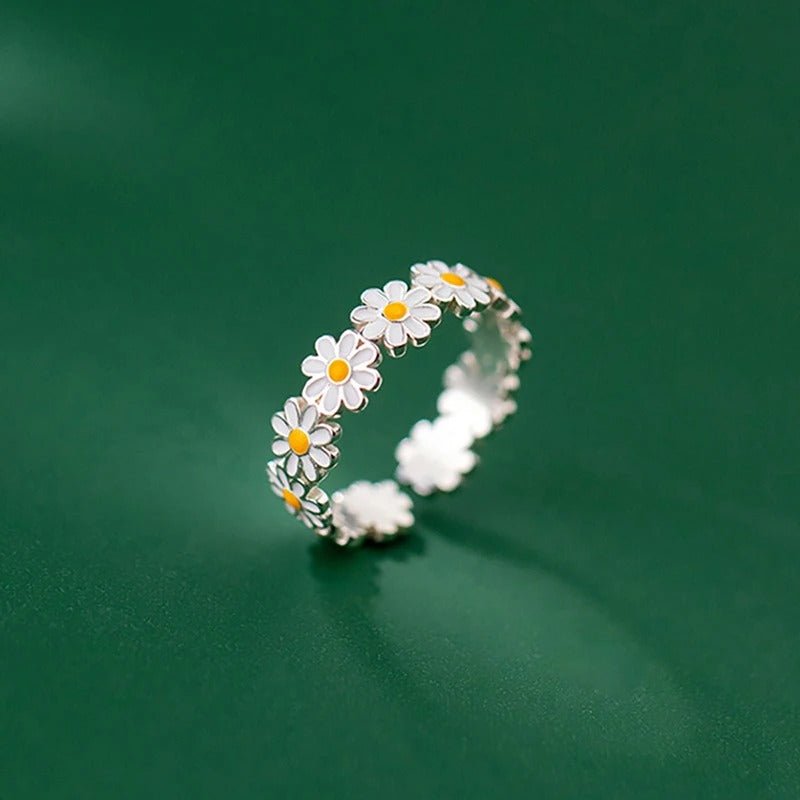 Daisy Flower Ring - bellissi