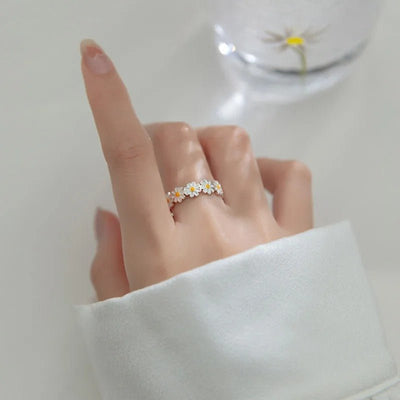 Daisy Flower Ring - bellissi