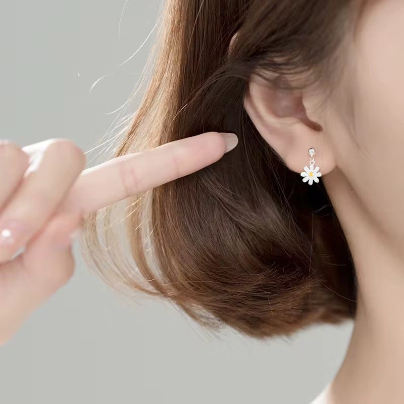 Daisy Stud Earrings - bellissi