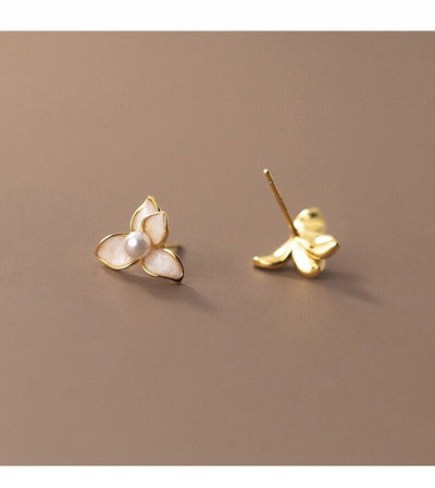 Flower With Pearl Stud Earrings - bellissi