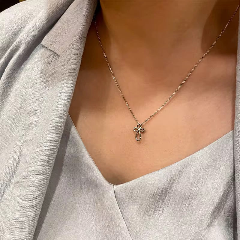 Hopeful Cross Pendant - bellissi