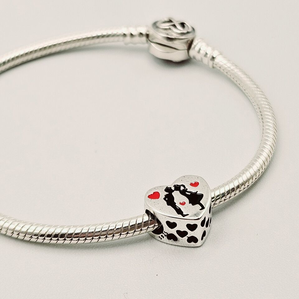 Kissing Couple Love Heart Gift Charm - bellissi