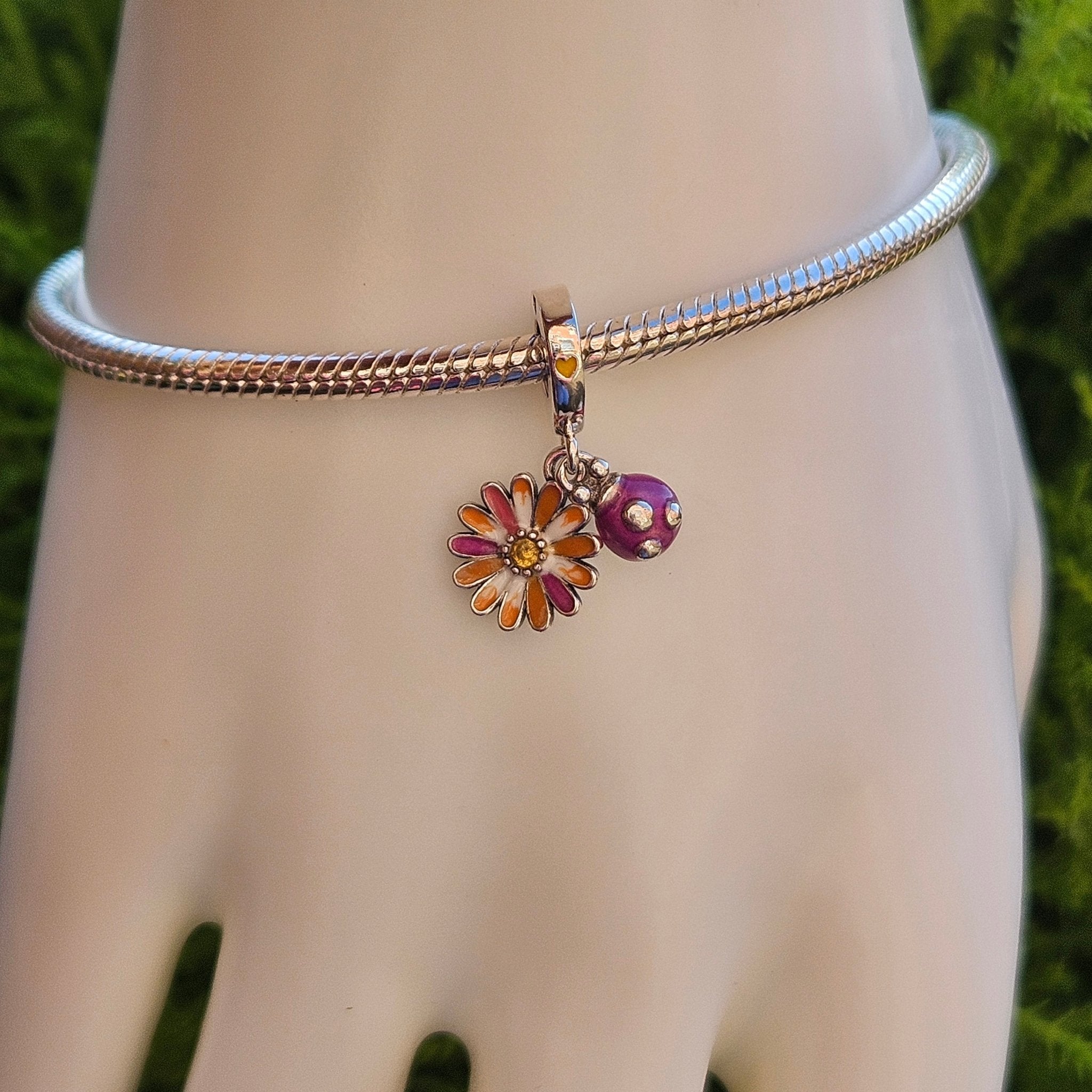 Ladybird & Daisy Flower Dangle Charm - bellissi