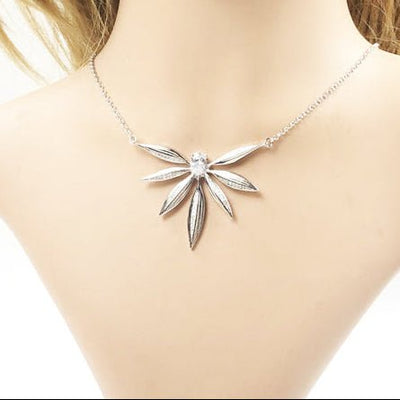 Leaf with Zirconia Necklace - bellissi