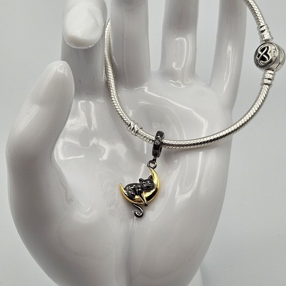 Lucky Cat On The Moon Silver Charm - bellissi