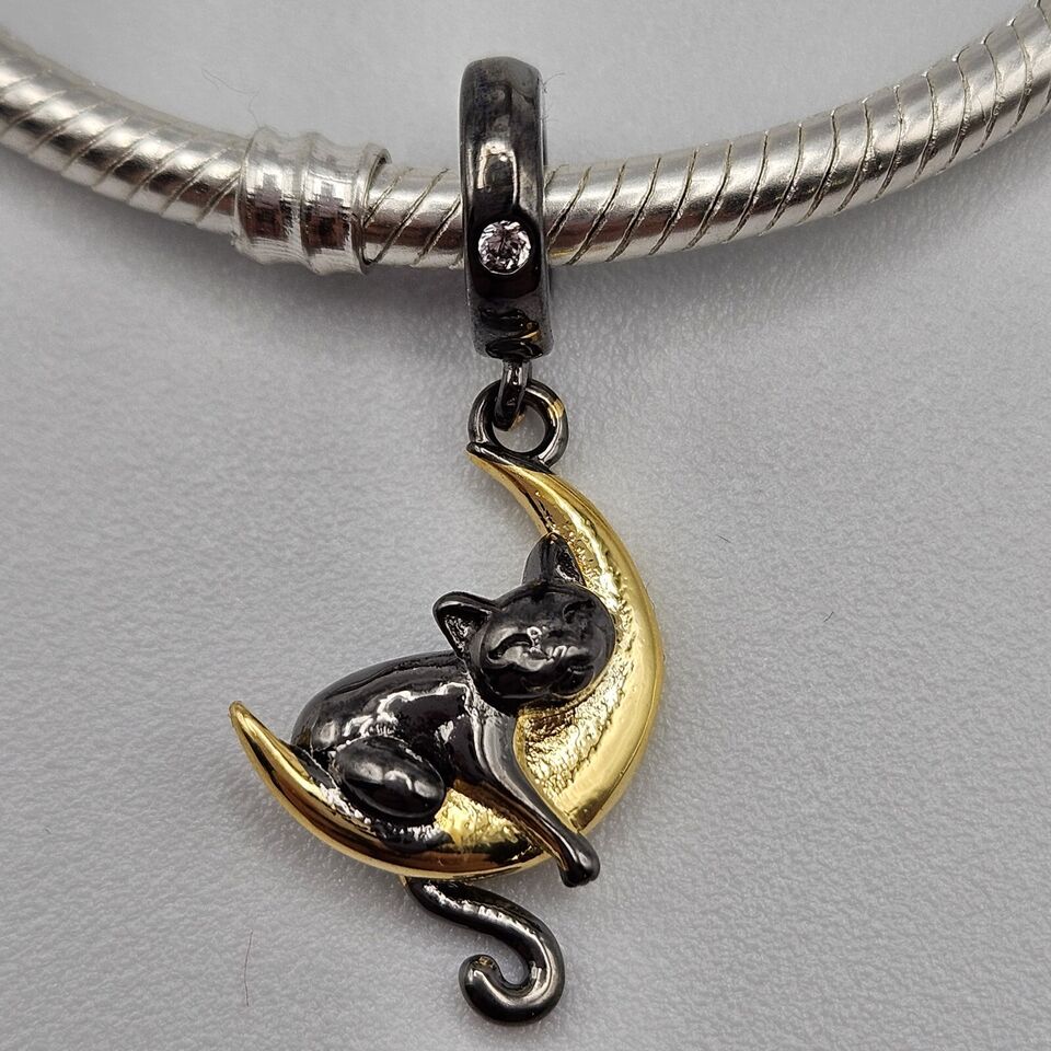Lucky Cat On The Moon Silver Charm - bellissi