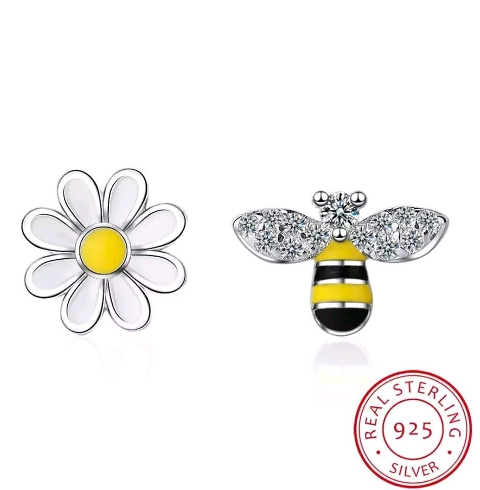 Sparkling Bee & Daisy Stud Earrings - bellissi