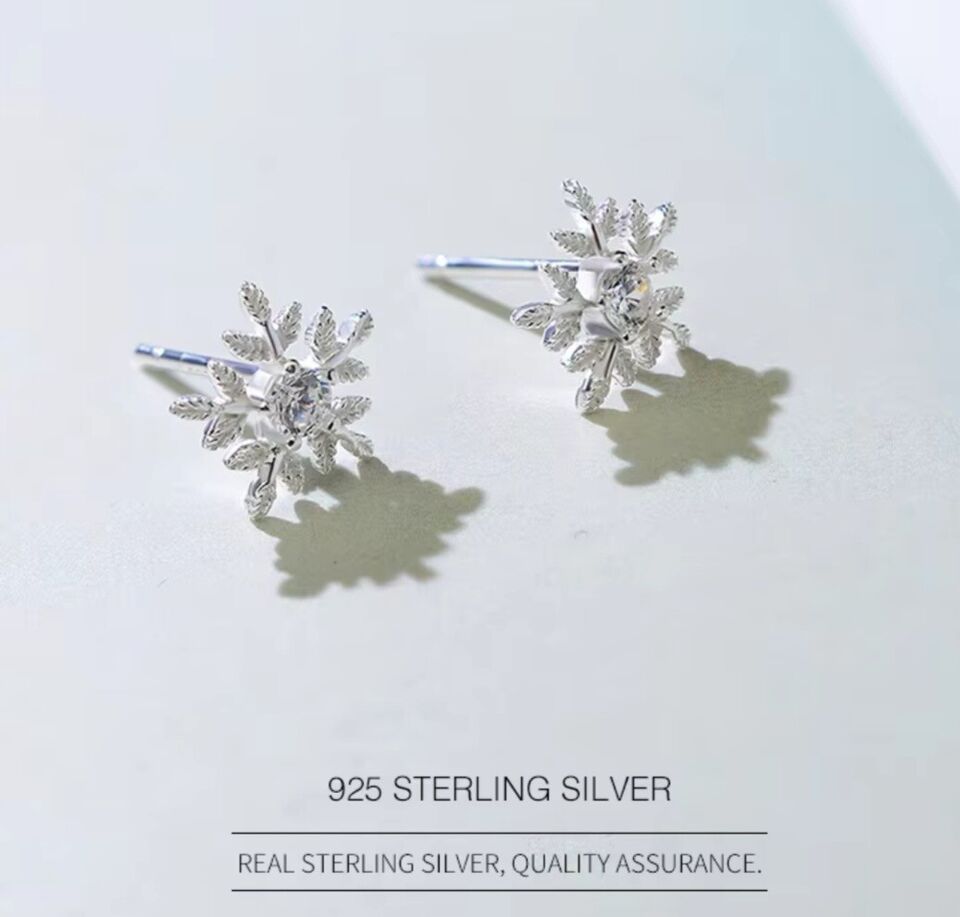 Sparkling Snowflakes Stud Earrings - bellissi